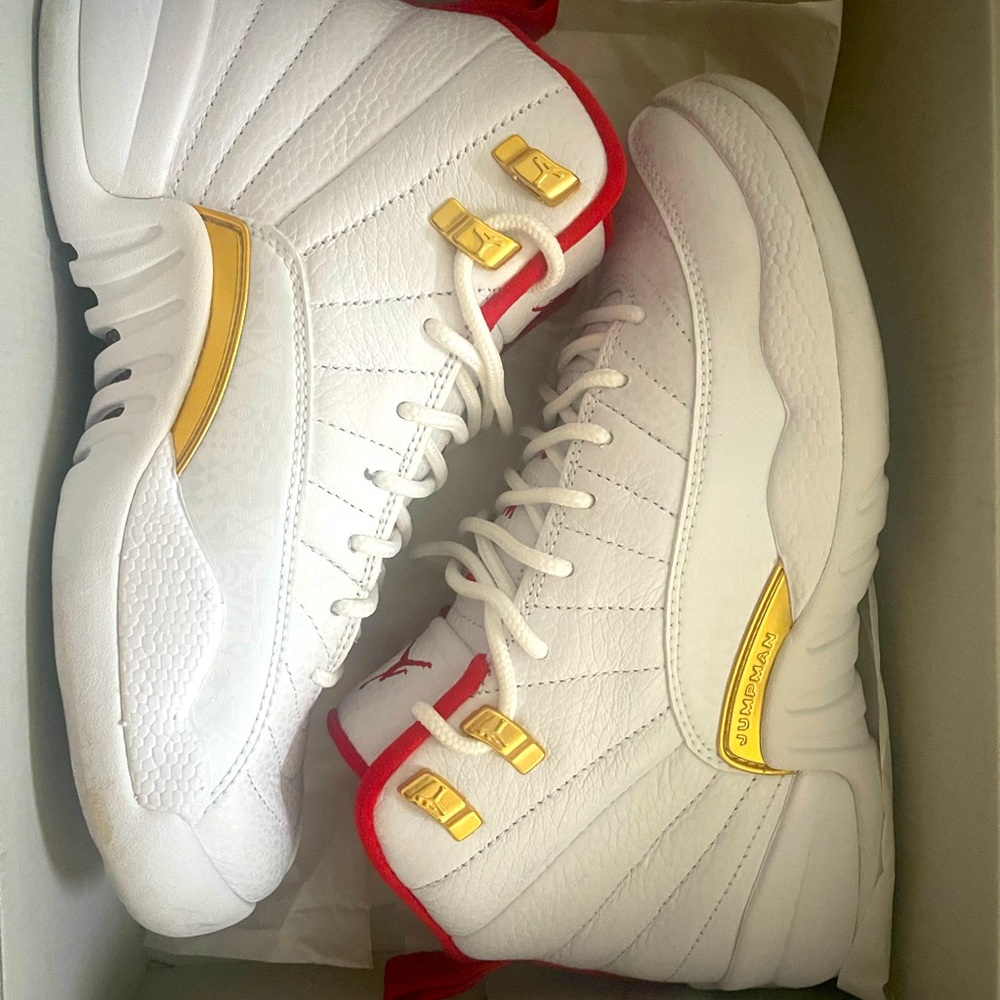 Air Jordan 12 FIFA, size 5.5